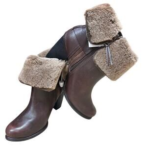 ugg Jayne cuffed shearling heeled boots size 8